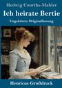 "Ich heirate Bertie", "Ungekürzte Originalfassung", "Henricus Großdruck". Frau im blauen Kleid schaut auf Bücherstapel.