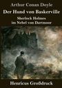 "Der Hund von Baskerville. Sherlock Holmes im Nebel von Dartmoor." Illustration eines Mannes vor einem nebligen Herrenhaus.