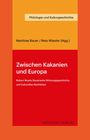 "Zwischen Kakanien und Europa" von Matthias Bauer/Reto Rössler. Orange- und Rottöne. Logo: AISTHESIS VERLAG.