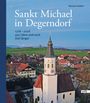 "Sankt Michael in Degerndorf. 1726–2026, 300 Jahre und noch viel länger." Turm einer Kirche im Dorf, grüne Hügel im Hintergrund.