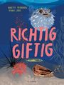 "RICHTIG GIFTIG" in großer, rosa Schrift. Ein Kugelfisch und Meereslebewesen vor blauem Hintergrund, darunter Autorenname und Verlag.