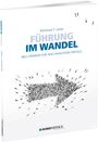 „Führung im Wandel: Neu denken für nachhaltigen Erfolg“ von Reinhard F. Leiter. Logo von WINDMÜHLE. Viele Menschen formen Pfeil.
