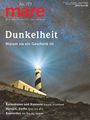 „Dunkelheit: Warum sie ein Geschenk ist.“ Ein Leuchtturm mit strahlendem Licht vor einem sternenreichen Nachthimmel.