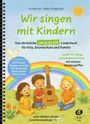 „Wir singen mit Kindern“ steht oben. Drei Kinder sitzen im Gras mit einer Ukulele vor einem Regenbogen. Ein Vogel fliegt.