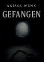 Oben steht "Anissa Wenk", darunter "Gefangen". Eine dunkle Wand mit einem kleinen Loch und zerbrochenen Handschellen davor.