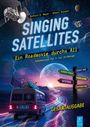 Texte: "Gerhard A. Meyer, Robert Solomon", "SINGING SATELLITES", "Ein Roadmovie durchs All", "Schulmusical für 9- bis 14-Jährige", "GESAMTAUSGABE". 

Illustration: Ein Van mit Satellitenschüssel fährt auf einer futuristischen Straße, Schilder zeigen zum Himmel, Satelliten überfliegen.