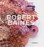 „ROBERT BAINES“ in Weiß auf einem komplexen Netz aus bunten Drähten und Mustern in Rosa, Lila und Goldtönen.