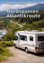 "Nordspanien Atlantikroute." Ein Wohnmobil steht an einer Küstenstraße, im Hintergrund Berge und Meer.