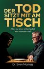 „Der Tod sitzt mit am Tisch. Aber nur einer entscheidet, wer mitessen darf.“ Zwei Personen an einem Tisch: Sensenmann, Mann.