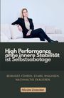 "High Performance ohne innere Stabilität ist Selbstsabotage. Bewusst führen. Stabil wachsen. Nachhaltig skalieren. Nicole Zwecker." Eine Frau sitzt auf einem Sofa.