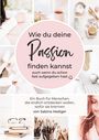 „Wie du deine Passion finden kannst“ steht in einer rosa Kreisfläche. Fotos von Blumen, Büchern, Pinsel und mehr.