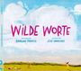 „WILDE WORTE“, darüber ein Himmel mit Wolken. Kinder spielen auf einer Wiese, ein Logo ist links zusehen.