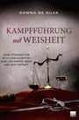 Titel: "Kampfführung mit Weisheit". Untertitel: "Deine Strategie für geistliche Kampfführung, die Körper, Seele und Geist umfasst". Präsenz einer Waage und eines Schwerts.