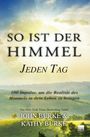 „SO IST DER HIMMEL JEDEN TAG“ gefolgt von Landschaft mit Hügeln unter sonnigem Himmel bei Sonnenaufgang.