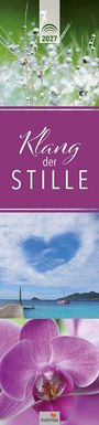 Text: "2027", "Klang der Stille". Blühende Gräser, blauer Himmel, Meer, lila Orchidee, Schmetterlingslogo.