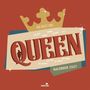 „QUEEN Kalender 2027“ in großer Schrift, umgeben von Worten wie Alltags, Chaos, Glitzer. Hintergrund mit goldener Krone.