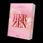 Das Buchcover zeigt den Titel "Wenn unsere Herzen verglühen" von Leonie Strohbecke. Hintergrund in Rosa mit Wolkenmotiv.