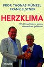Prof. Thomas Münzel und Frank Elstner. "Herzklima: Wie Umweltstress unsere Gesundheit gefährdet". Zwei Männer halten ein Herzmodell.