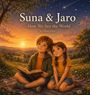 „Suna & Jaro – How We See the World by MaKreWe.“ Zwei Kinder sitzen im Sonnenuntergang und schauen verträumt in die Ferne.
