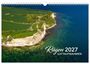 Text: „Rügen 2027 Luftaufnahmen”. 
Luftbild einer Küstenlinie mit Klippen und grünem Land, das ins Meer übergeht.