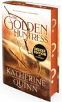 „The Golden Huntress“ von Katherine Quinn, Deluxe Edition mit Farbschnitt. Abgebildet ist ein Bogen und Pfeil in Sand.