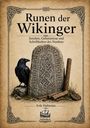 "Runen der Wikinger: Zeichen, Geheimnisse und Schriftkultur des Nordens." Ein Rabe, ein Runenstein und Holzstäbe.