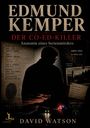 Text: „Edmund Kemper: Der Co-Ed-Killer. Anatomie eines Serienmörders.” Silhouette, Küste bei Nacht, Polizeilichter.