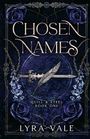 „CHOSEN NAMES“, „QUILL & STEEL BOOK ONE“, „LYRA VALE“. Dekorative Rosen, Schwert und Feder auf dunklem Hintergrund.