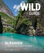 Text: "WILD GUIDE ALBANIEN 700 Abenteuer zwischen Küste und Bergen. Häffmans Tolkemitt." Blauer Fluss zwischen Bergen.