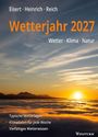 "Wetterjahr 2027" in Orange, Himmel mit Wolken und Sonnenaufgang. Oben Namen, unten Stichpunkte und "Windturm" rechts.