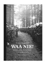 Text: "Herbert Baumgärtner WAA NIE! Bilder eines Widerstands". Schwarz-weiß-Foto: Menschen gegenüber Polizisten im Wald.