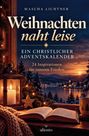 Titel: "Weihnachten naht leise". Eine Laterne beleuchtet Tannenzweige, ein offenes Buch und eine Tasse.