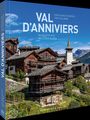"VAL D'ANNIVIERS" in großen Buchstaben, darunter "IM HERZEN DER WALLISER ALPEN". Historische Holzhäuser in Berglandschaft.