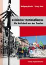 Völkischer Nationalismus: Ein Notizbuch aus der Provinz. Historische Stadtansicht mit Hakenkreuzfahnen, daneben moderne Demo.