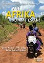 Text: "AUF AFRIKA KOMMT ES AN! Ohne Afrika wird Europa keine Zukunft haben." Menschen auf roten Erdpfad, Motorrad mit zwei Personen.