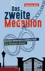 Text: "Das zweite Medaillon", "Martha Bull", "Dörthe Petersens siebter Fall", "Ein Bremen-Krimi", "Band 7".  
Illustration: Medaillon und Zaun.