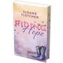 "Sloane Fletcher: RIDING Hope" in großen Buchstaben. Stiefel illustrativ daneben, unten "HUNT RANCH" auf Schild. Warmes Farbdesign.