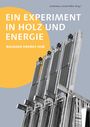 Der Text „Ein Experiment in Holz und Energie“ und „Bauhaus Energy Hub“ steht auf grauem Hintergrund. Bild von Solarpanels.