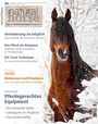 Titel: "natural horse". Themen: Veränderung durch kleine Schritte, Pferd als Kompass, Trust Technique, pferdegerechtes Equipment. Vor winterlicher Kulisse steht ein Pferd.