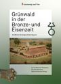 „Grünwald in der Bronze- und Eisenzeit“ zeigt ein prähistorisches Dorf mit Rundhaus, umgeben von Wiesen und Kühen.