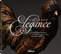 "FEATHERED Elegance" in eleganter Schrift. Darunter ein Huhn mit prächtigen, glänzenden Federn auf dunklem Hintergrund.