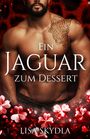 Texte: „Ein Jaguar zum Dessert“, „Lisa Skydla“. Oberkörper eines muskulösen Mannes mit einem Jaguar-Tattoo.