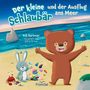 "Der kleine Schlaubär und der Ausflug ans Meer" zeigt einen fröhlichen Bären am Strand mit Hase und Krabbe.