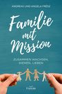 Text: "Andreas und Angela Frész: Familie mit Mission. Zusammen wachsen, dienen, lieben." Zwei Hände halten eine Papierfamilie.