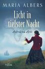„Maria Albers, Licht in tiefster Nacht, Aufbruch nach Afrika.“ Eine Frau mit Laterne blickt aufs Meer, wo ein Schiff segelt.