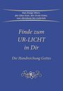 Text: "Finde zum UR-LICHT in Dir. Die Handreichung Gottes." Oben gebogene Linien, unten ein florales Symbol. Hintergrund blau.
