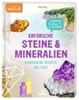 "Erforsche Steine & Mineralien: Verborgene Schätze der Erde", rechts lila Kristall, oben Küstenlandschaft.