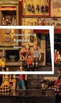 Buchtitel: "Komödie" von Daniela Hodrová. Marionetten in traditioneller Kleidung auf einer Bühne. Darunter steht "Arco".