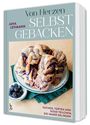 "Von Herzen selbst gebacken" von Jana Lehmann. Teller mit Gebäck und Blaubeeren.