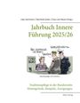 Jahrbuch Innere Führung 2025/26. Illustration: Soldat sagt "Tradition!" am Fundbüro. Untertitel über Traditionspflege.